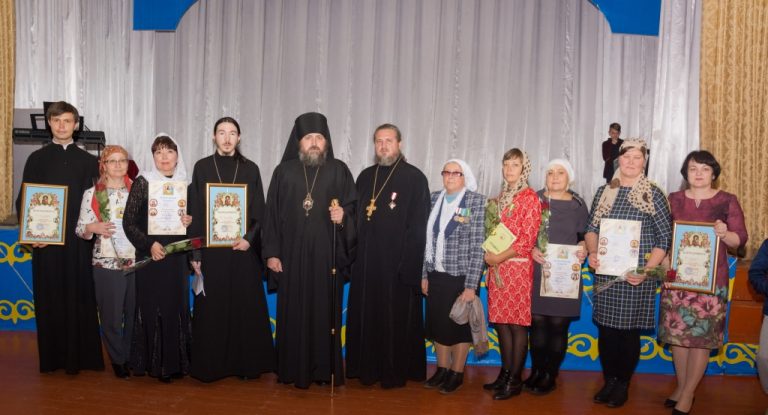 Подробнее о статье Преподаватели Воскресной школы «ПОКРОВ» удостоены высоких церковных наград