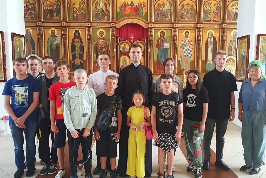 Вы сейчас просматриваете Участники детского лагеря при Межшкольном учебно-производственном комбинате г. Степногорска посетили православный храм